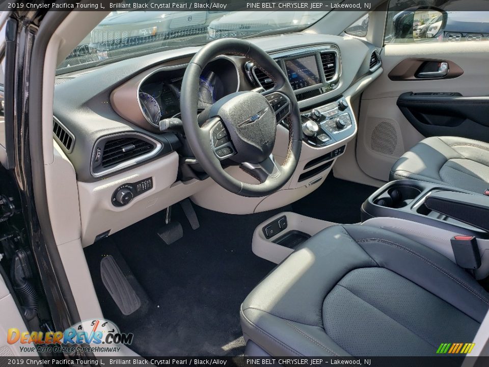 2019 Chrysler Pacifica Touring L Brilliant Black Crystal Pearl / Black/Alloy Photo #7