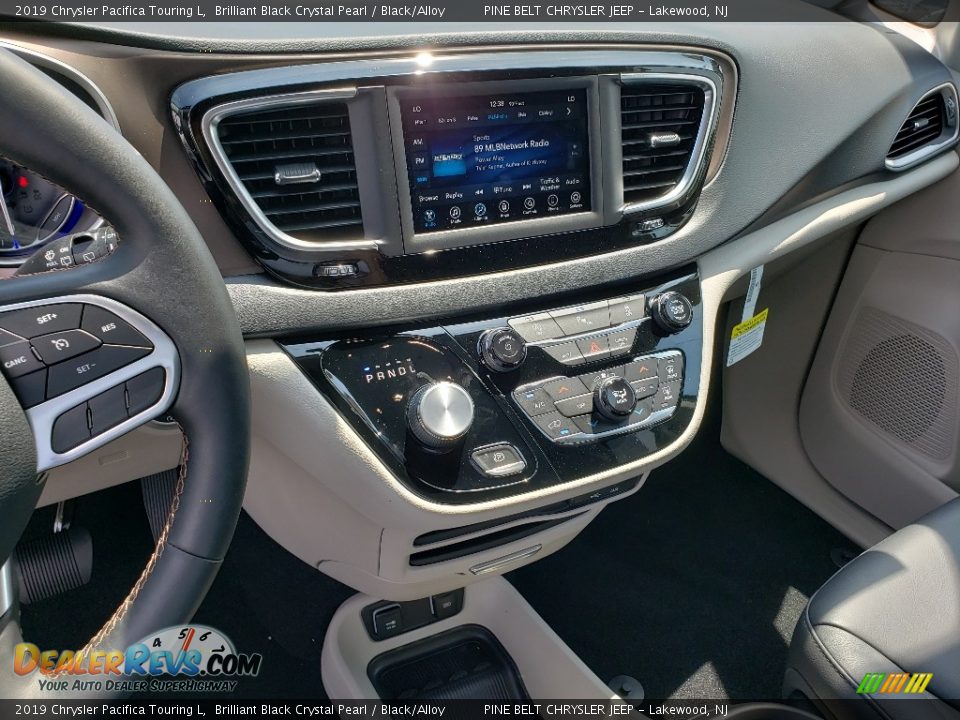 2019 Chrysler Pacifica Touring L Brilliant Black Crystal Pearl / Black/Alloy Photo #9