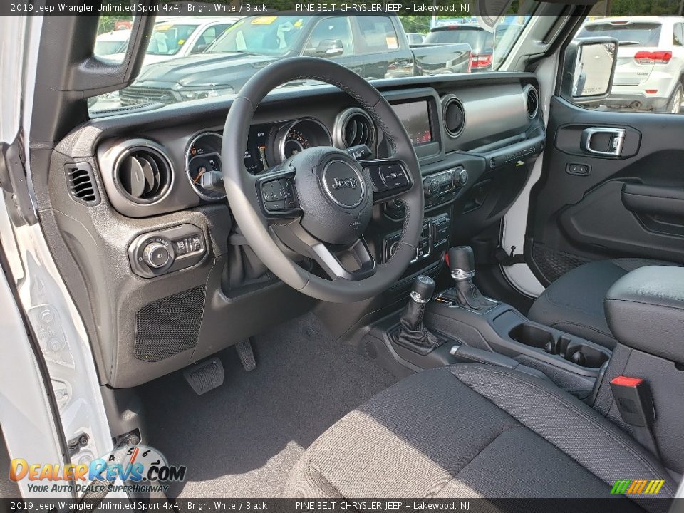 Front Seat of 2019 Jeep Wrangler Unlimited Sport 4x4 Photo #7