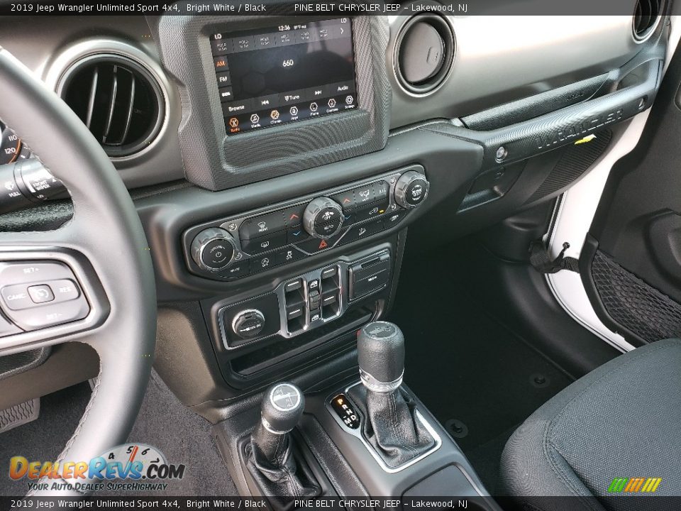 Controls of 2019 Jeep Wrangler Unlimited Sport 4x4 Photo #10