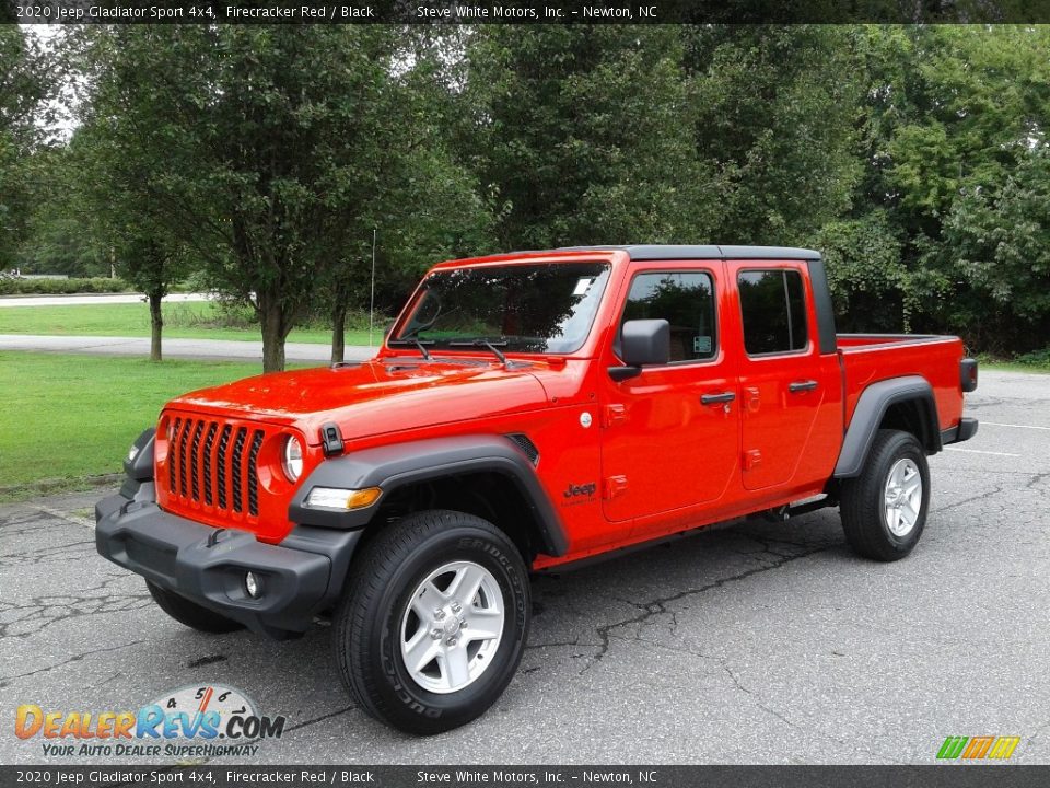 Front 3/4 View of 2020 Jeep Gladiator Sport 4x4 Photo #2