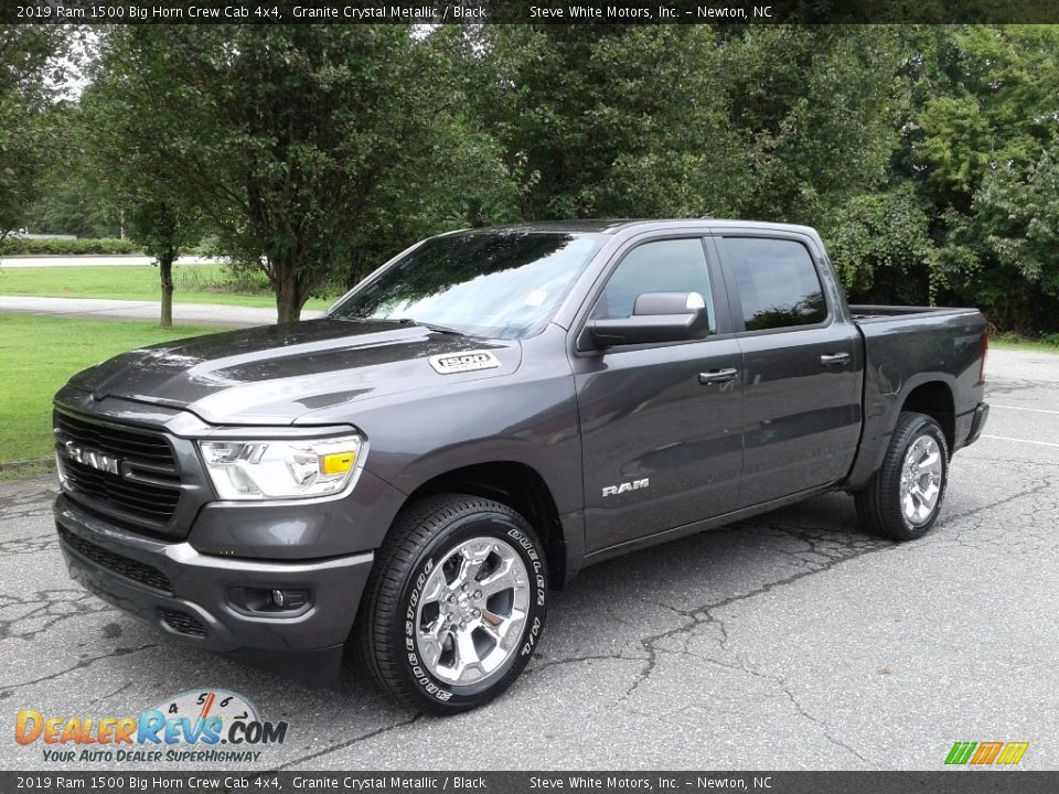 Front 3/4 View of 2019 Ram 1500 Big Horn Crew Cab 4x4 Photo #2