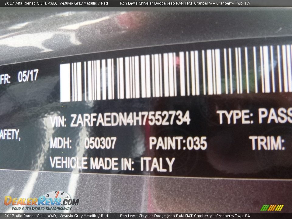 2017 Alfa Romeo Giulia AWD Vesuvio Gray Metallic / Red Photo #16
