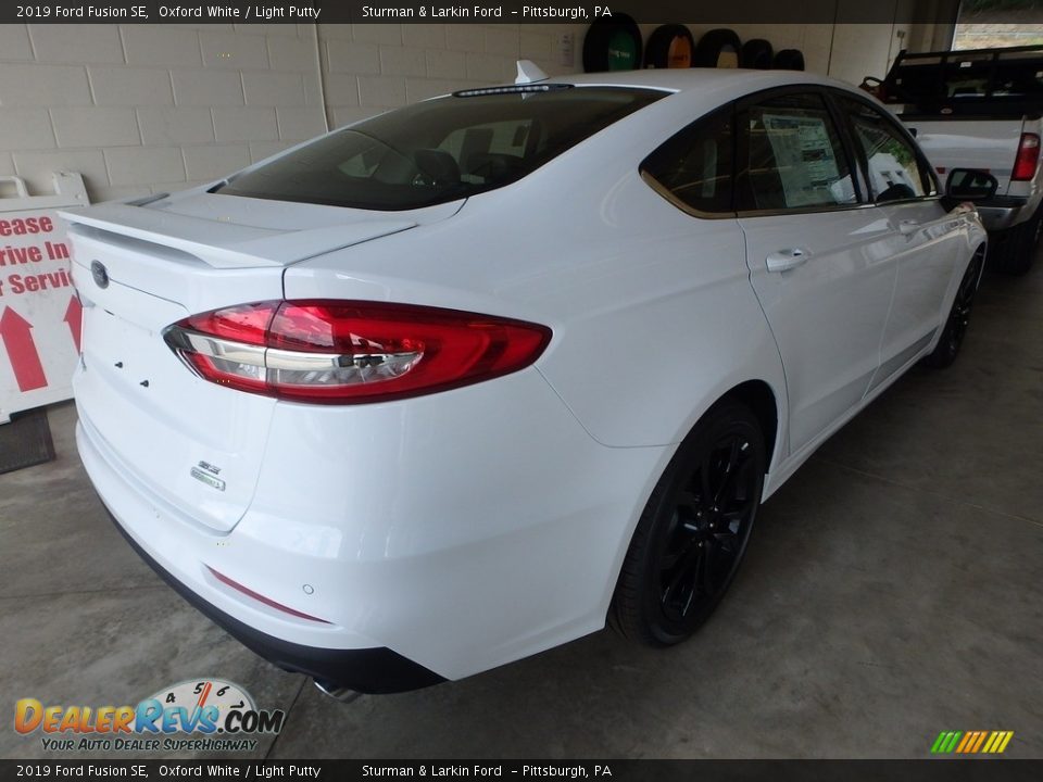 2019 Ford Fusion SE Oxford White / Light Putty Photo #2