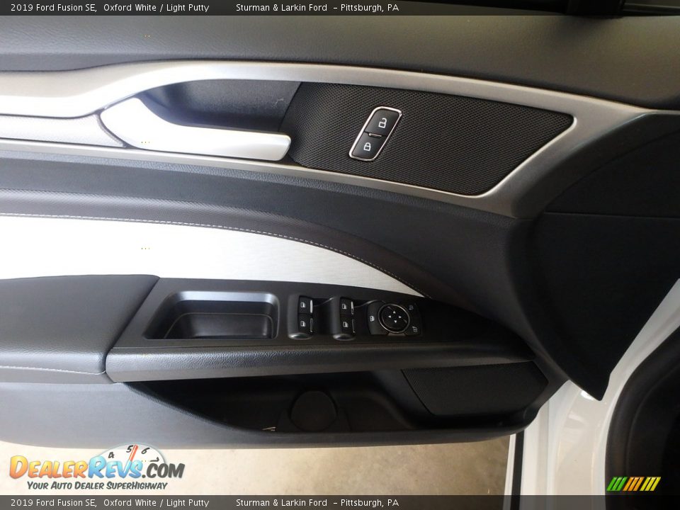 2019 Ford Fusion SE Oxford White / Light Putty Photo #10