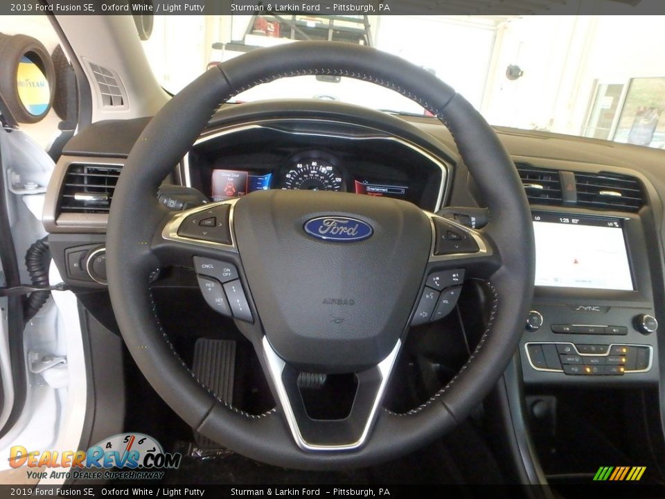 2019 Ford Fusion SE Oxford White / Light Putty Photo #14