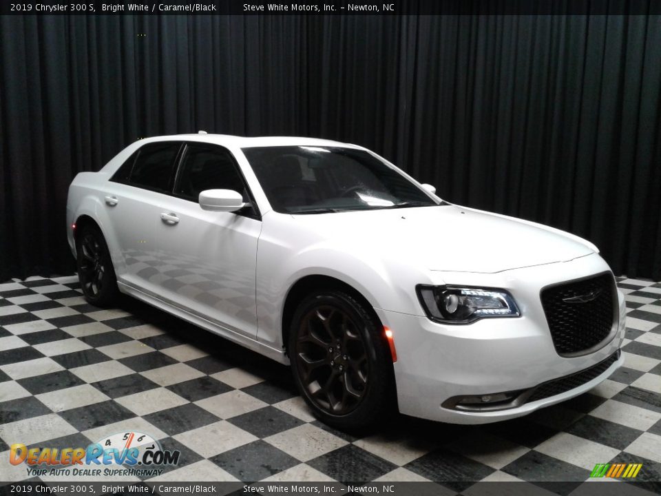 2019 Chrysler 300 S Bright White / Caramel/Black Photo #4