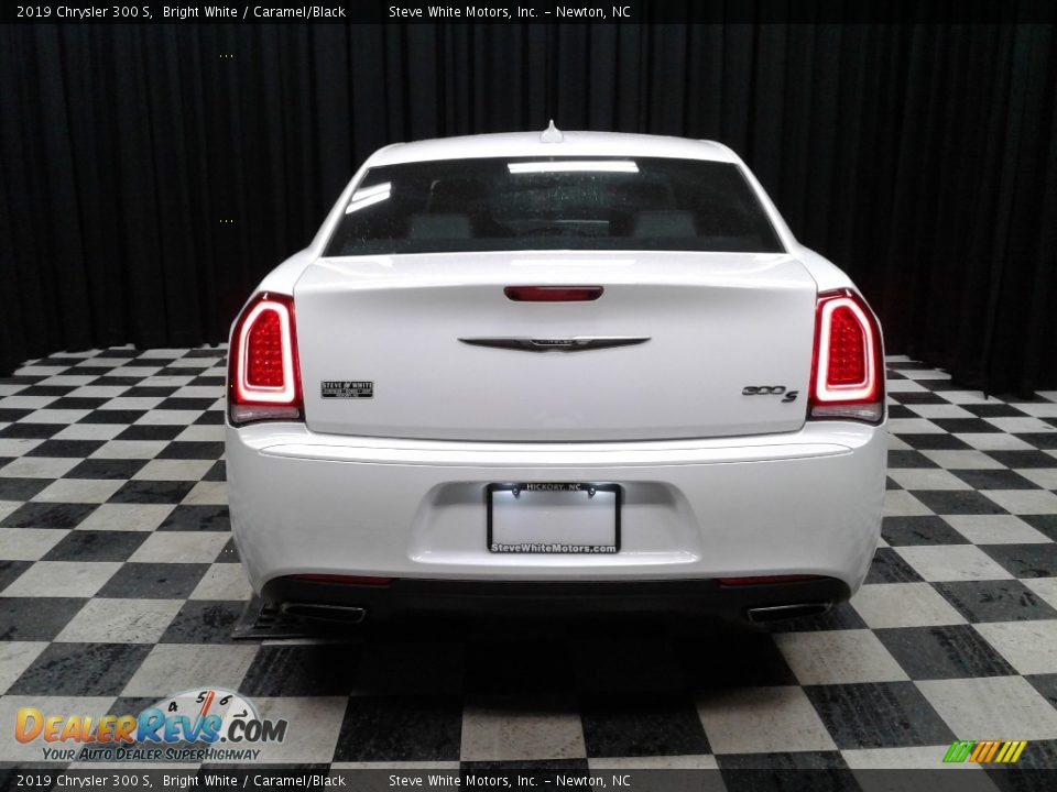 2019 Chrysler 300 S Bright White / Caramel/Black Photo #8