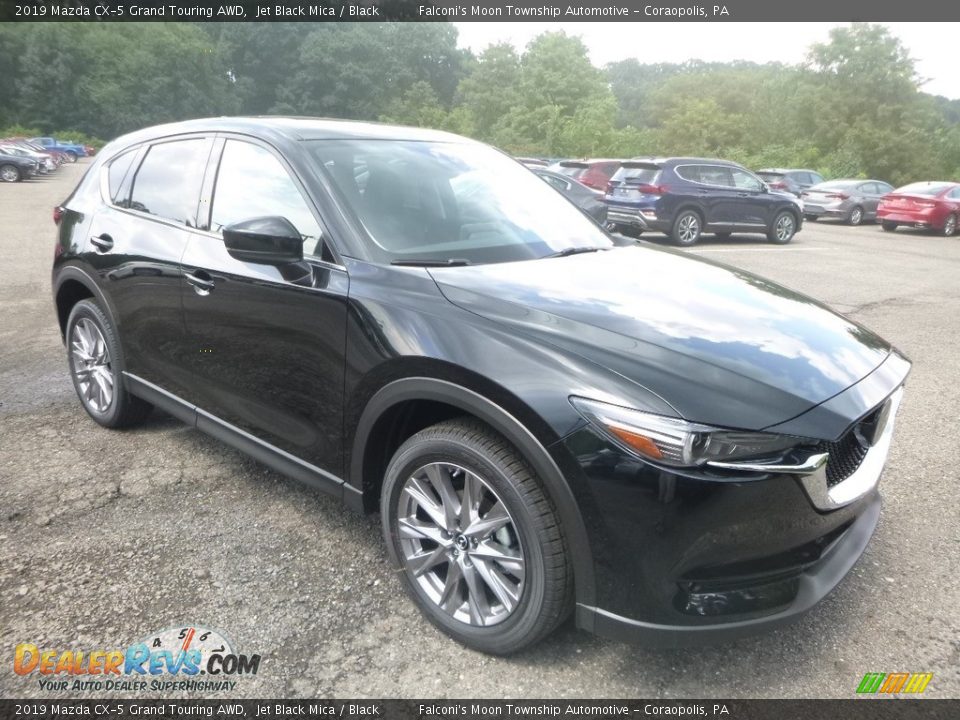 Front 3/4 View of 2019 Mazda CX-5 Grand Touring AWD Photo #3