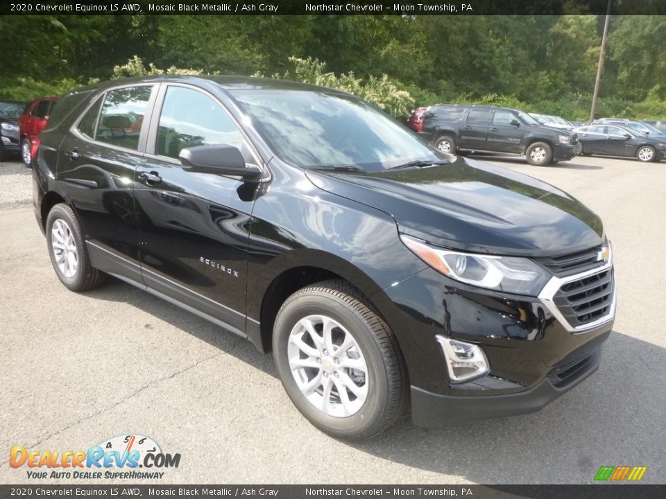 Front 3/4 View of 2020 Chevrolet Equinox LS AWD Photo #7