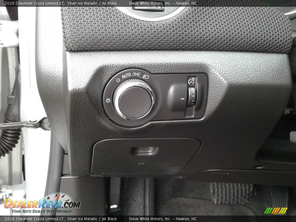 2016 Chevrolet Cruze Limited LT Silver Ice Metallic / Jet Black Photo #16