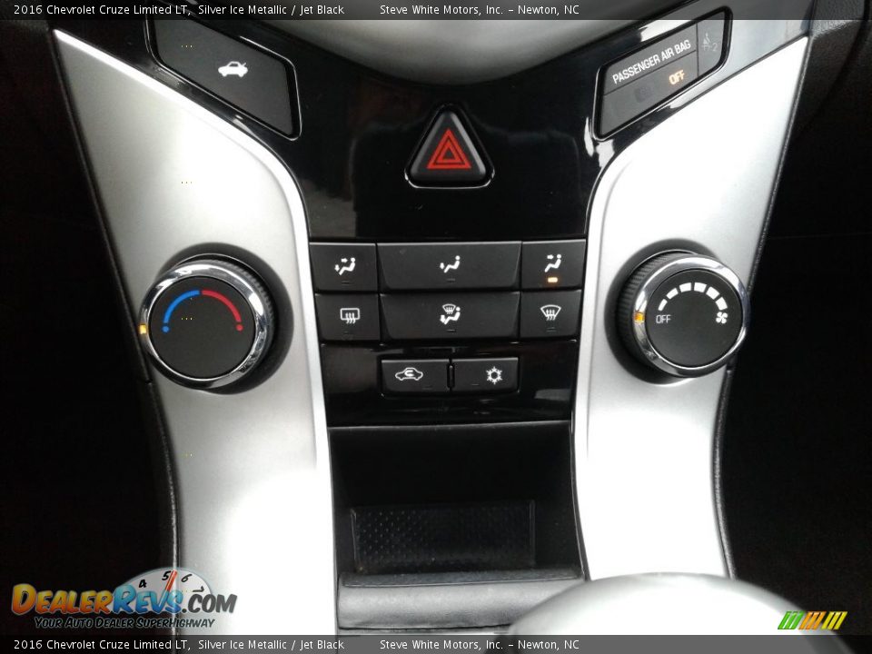 2016 Chevrolet Cruze Limited LT Silver Ice Metallic / Jet Black Photo #22
