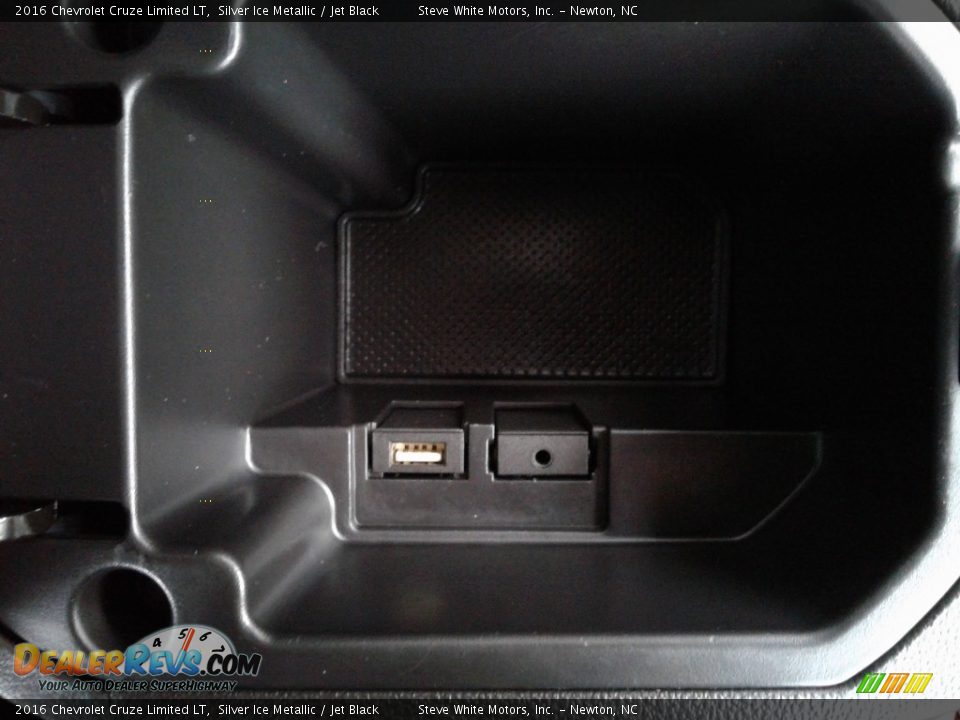 2016 Chevrolet Cruze Limited LT Silver Ice Metallic / Jet Black Photo #24