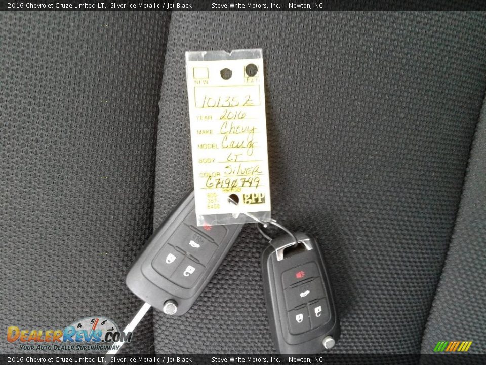 2016 Chevrolet Cruze Limited LT Silver Ice Metallic / Jet Black Photo #26