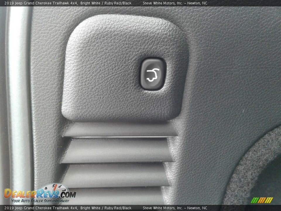 2019 Jeep Grand Cherokee Trailhawk 4x4 Bright White / Ruby Red/Black Photo #12