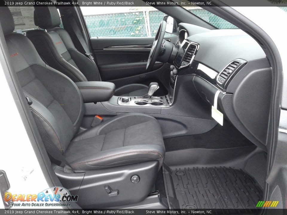 Front Seat of 2019 Jeep Grand Cherokee Trailhawk 4x4 Photo #16