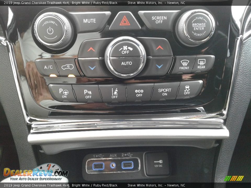 Controls of 2019 Jeep Grand Cherokee Trailhawk 4x4 Photo #29
