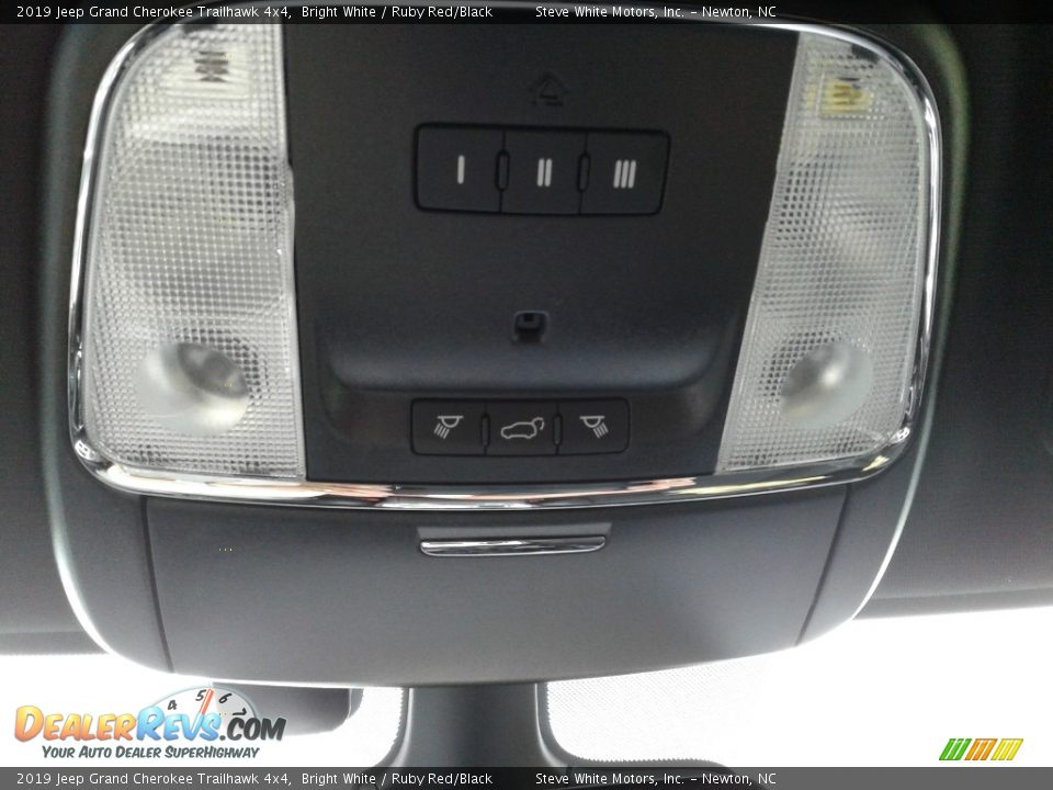 2019 Jeep Grand Cherokee Trailhawk 4x4 Bright White / Ruby Red/Black Photo #32