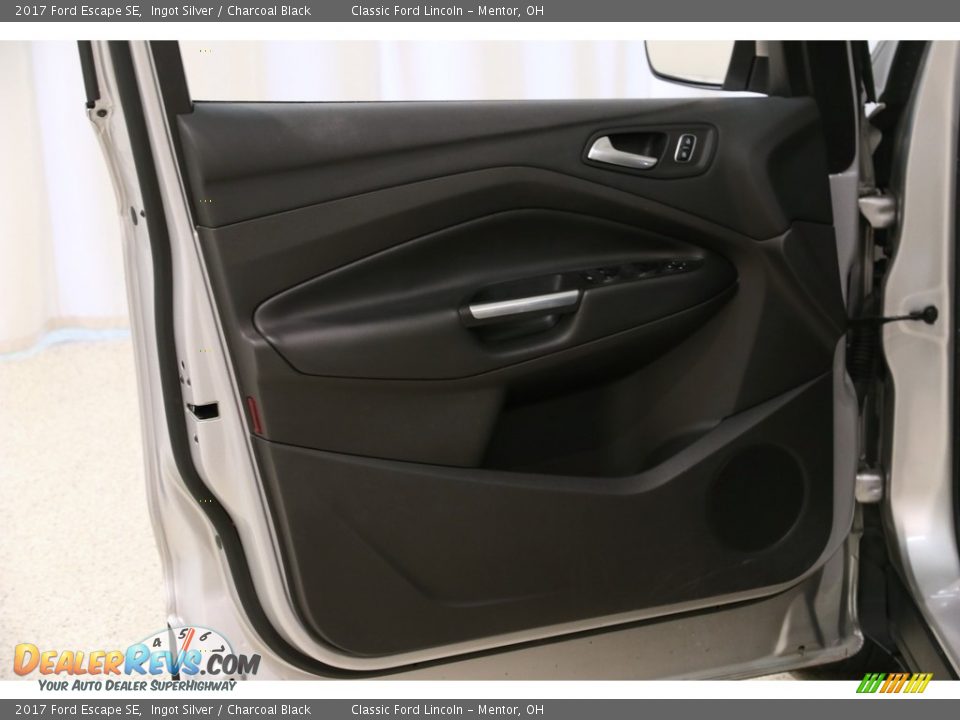 2017 Ford Escape SE Ingot Silver / Charcoal Black Photo #5