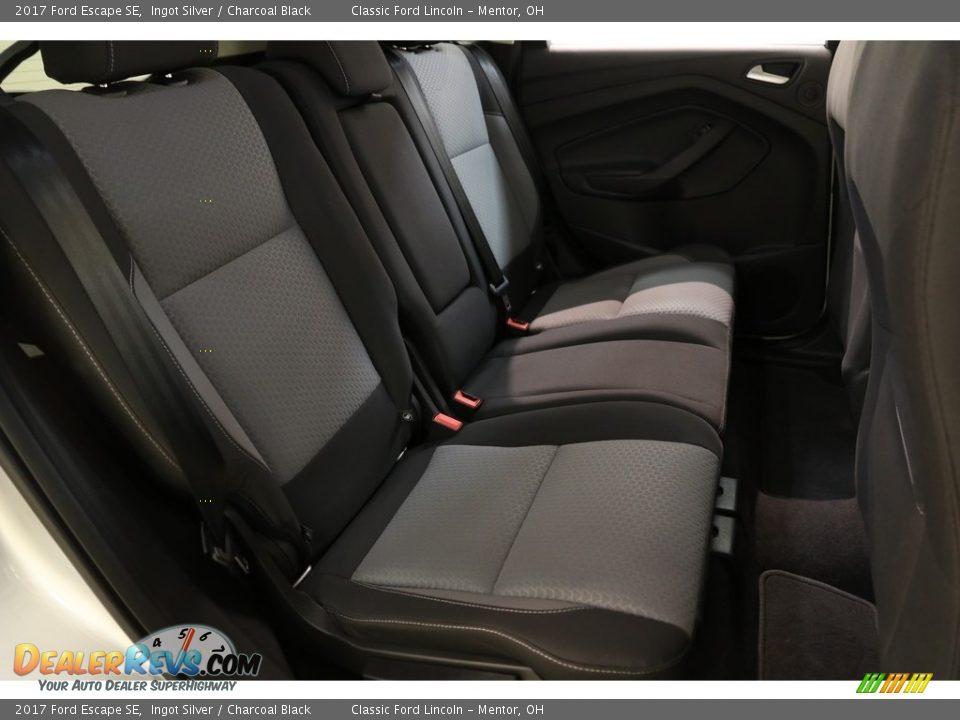 2017 Ford Escape SE Ingot Silver / Charcoal Black Photo #18