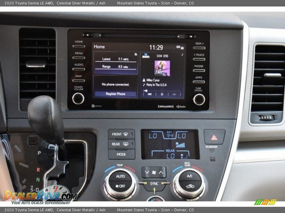 Controls of 2020 Toyota Sienna LE AWD Photo #8