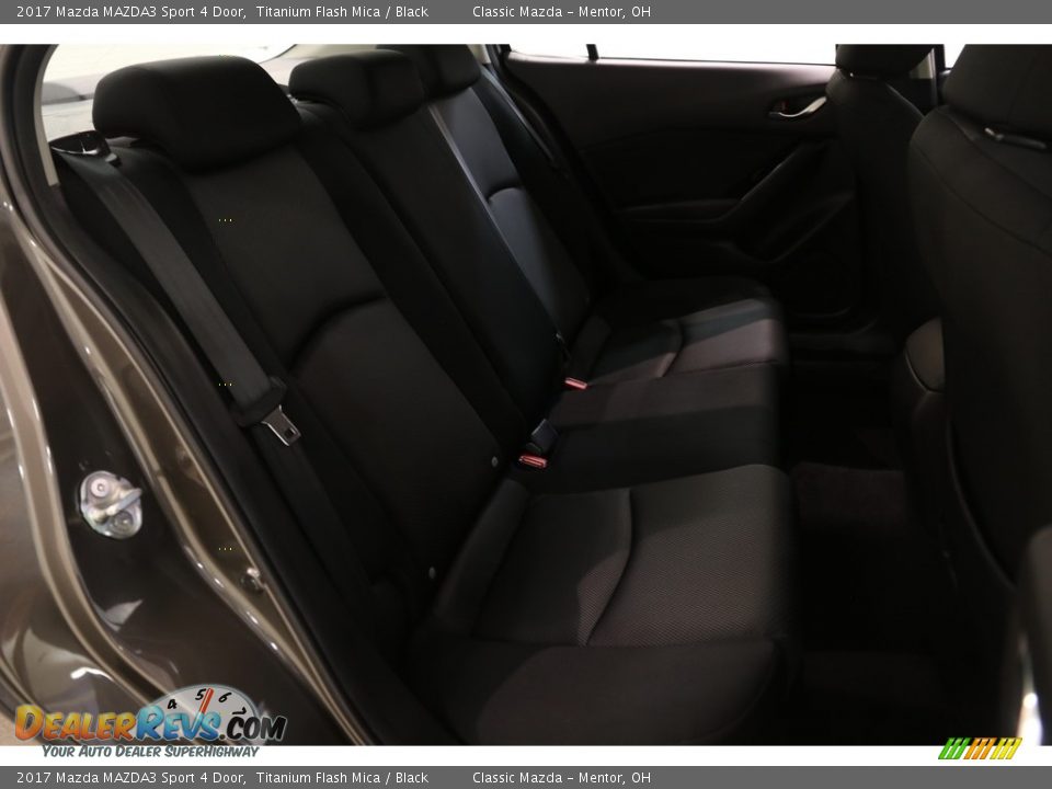 2017 Mazda MAZDA3 Sport 4 Door Titanium Flash Mica / Black Photo #18