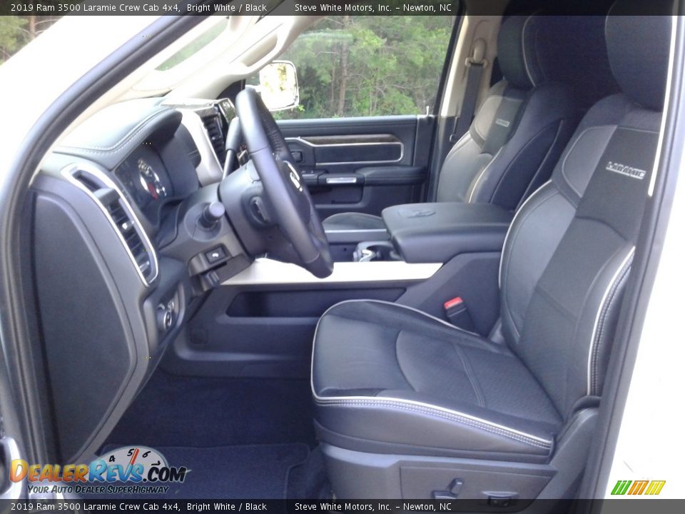 2019 Ram 3500 Laramie Crew Cab 4x4 Bright White / Black Photo #10