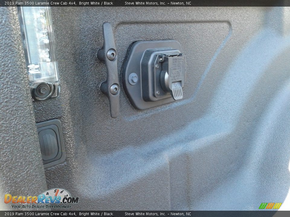 2019 Ram 3500 Laramie Crew Cab 4x4 Bright White / Black Photo #12