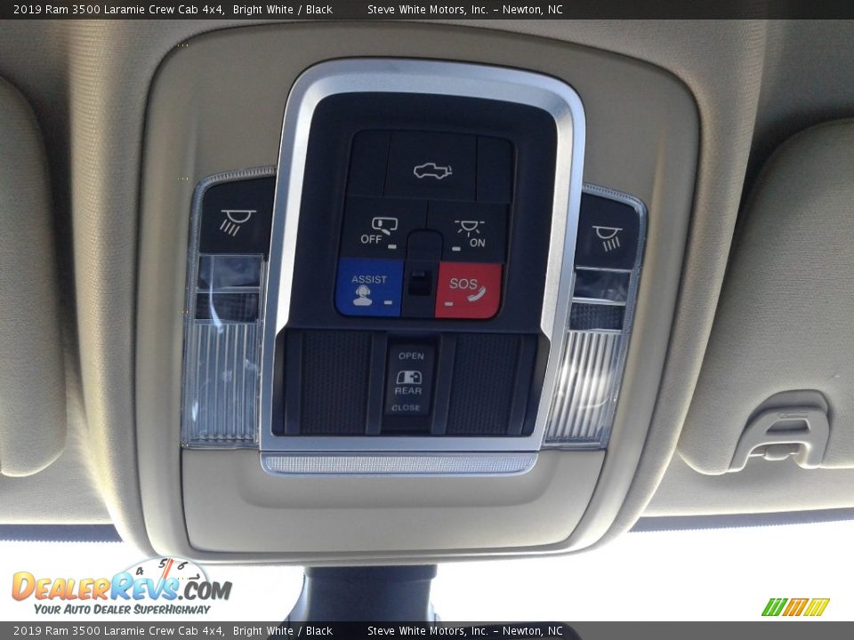 2019 Ram 3500 Laramie Crew Cab 4x4 Bright White / Black Photo #32