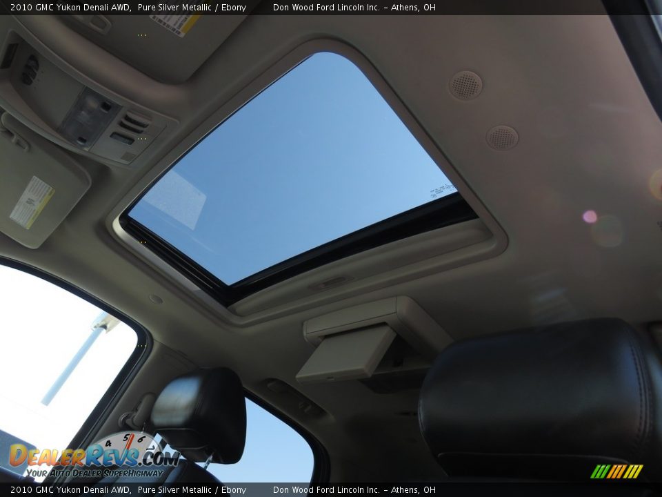 2010 GMC Yukon Denali AWD Pure Silver Metallic / Ebony Photo #2