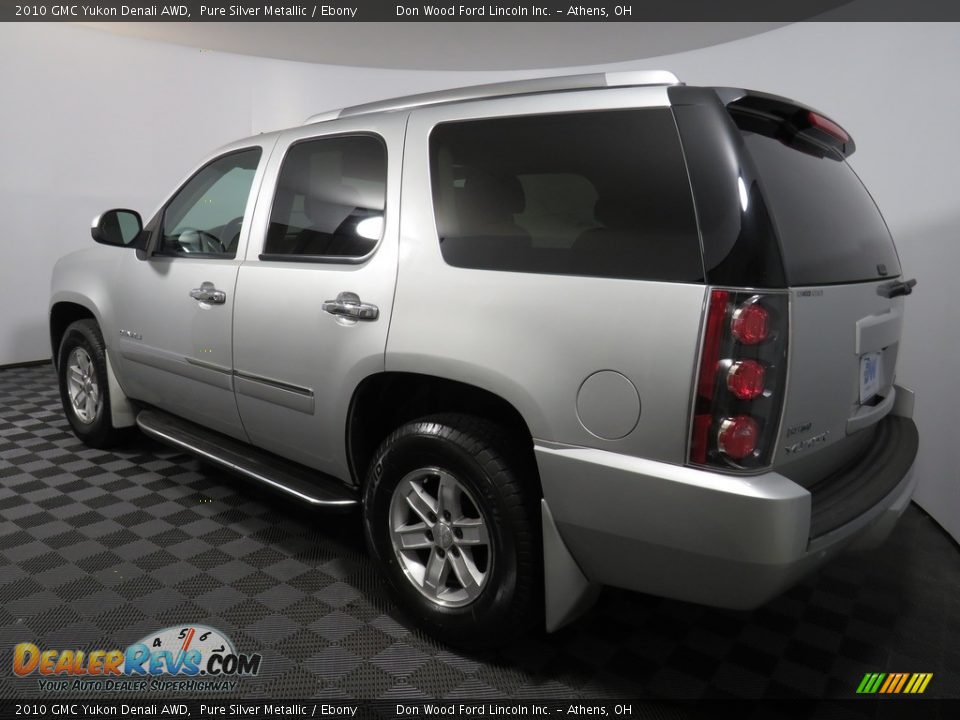 2010 GMC Yukon Denali AWD Pure Silver Metallic / Ebony Photo #10