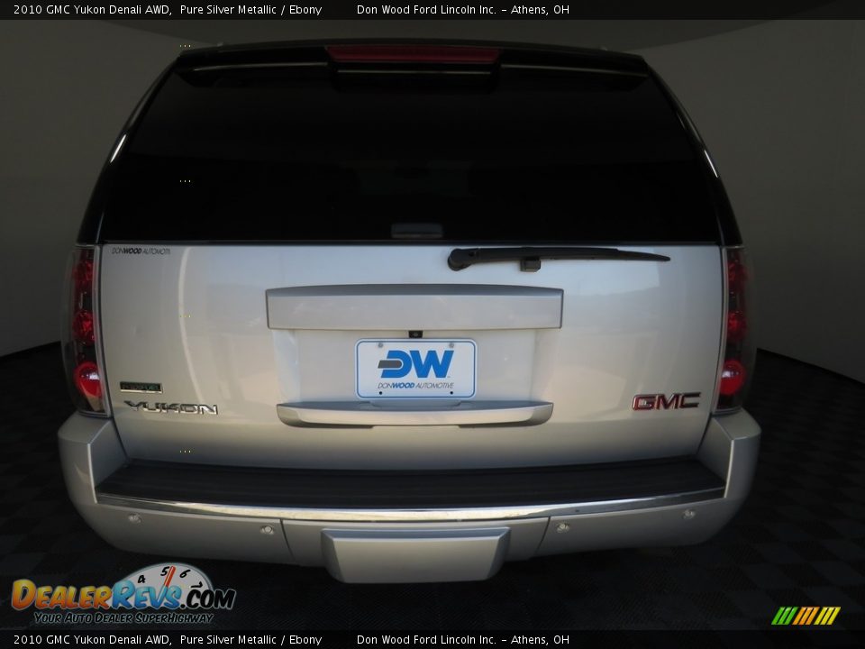 2010 GMC Yukon Denali AWD Pure Silver Metallic / Ebony Photo #12