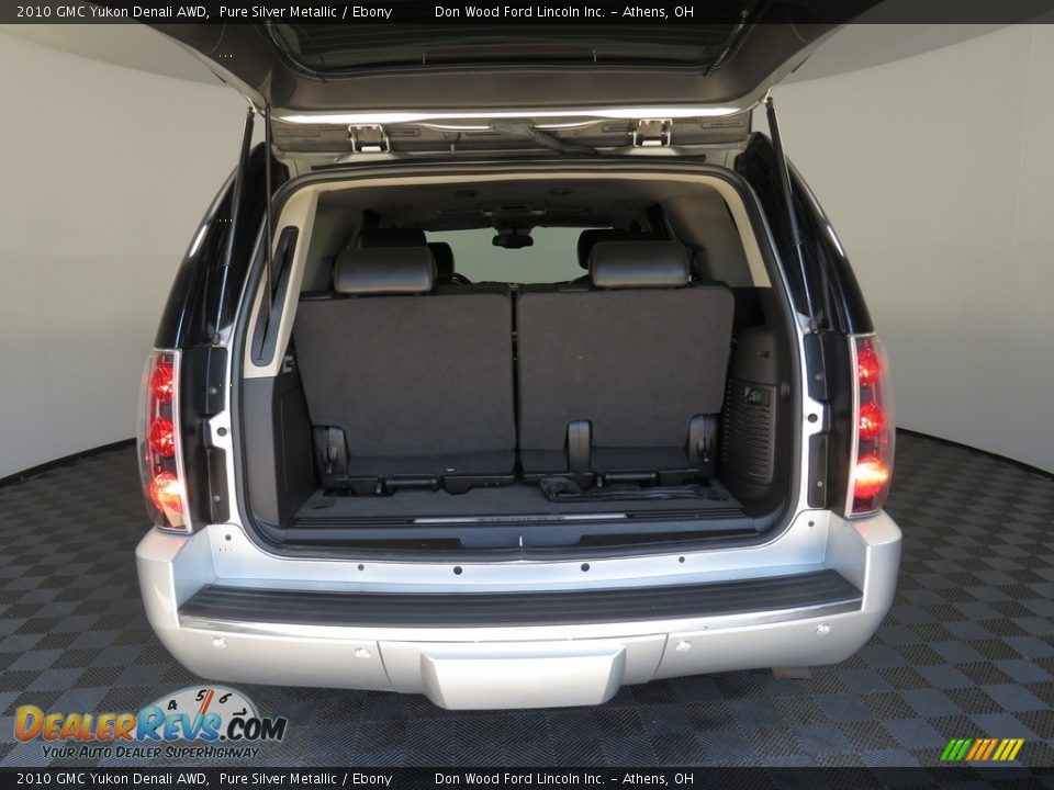 2010 GMC Yukon Denali AWD Pure Silver Metallic / Ebony Photo #13