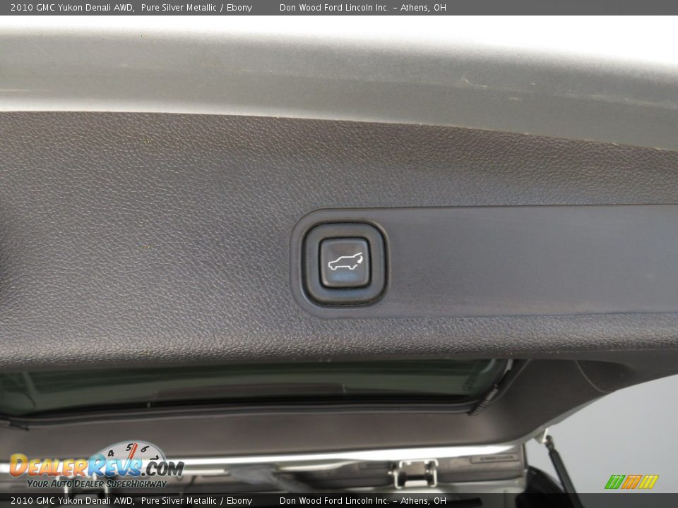 2010 GMC Yukon Denali AWD Pure Silver Metallic / Ebony Photo #14