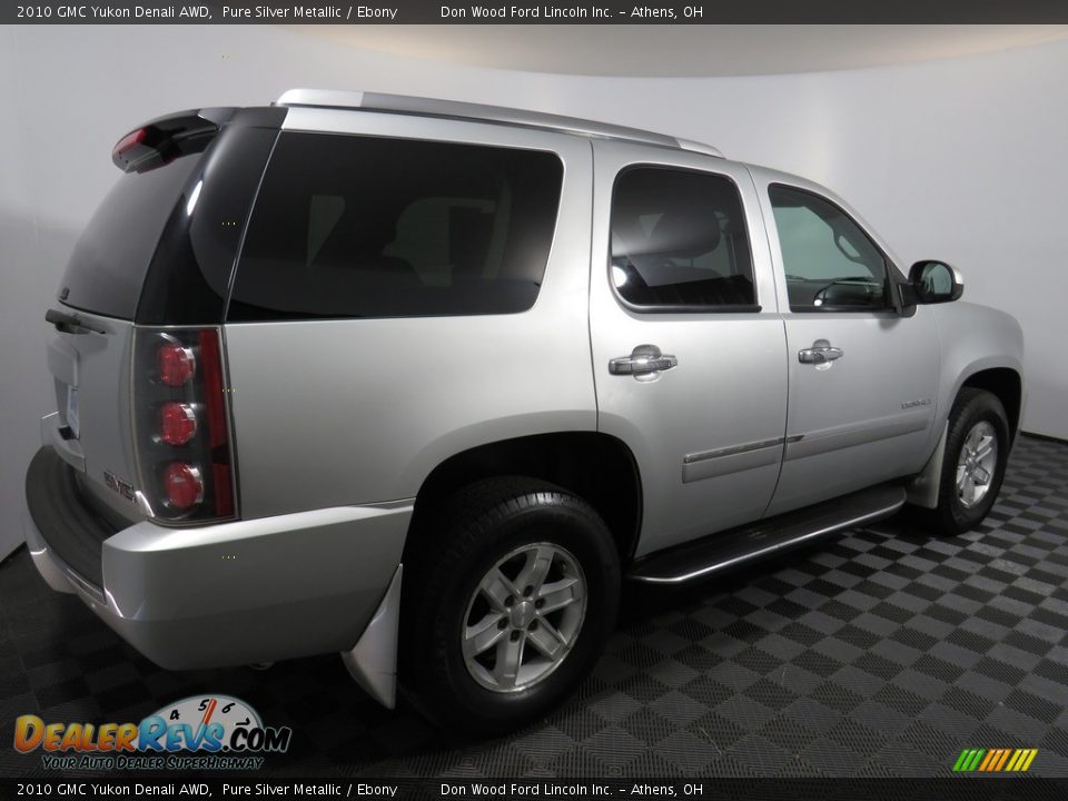 2010 GMC Yukon Denali AWD Pure Silver Metallic / Ebony Photo #16