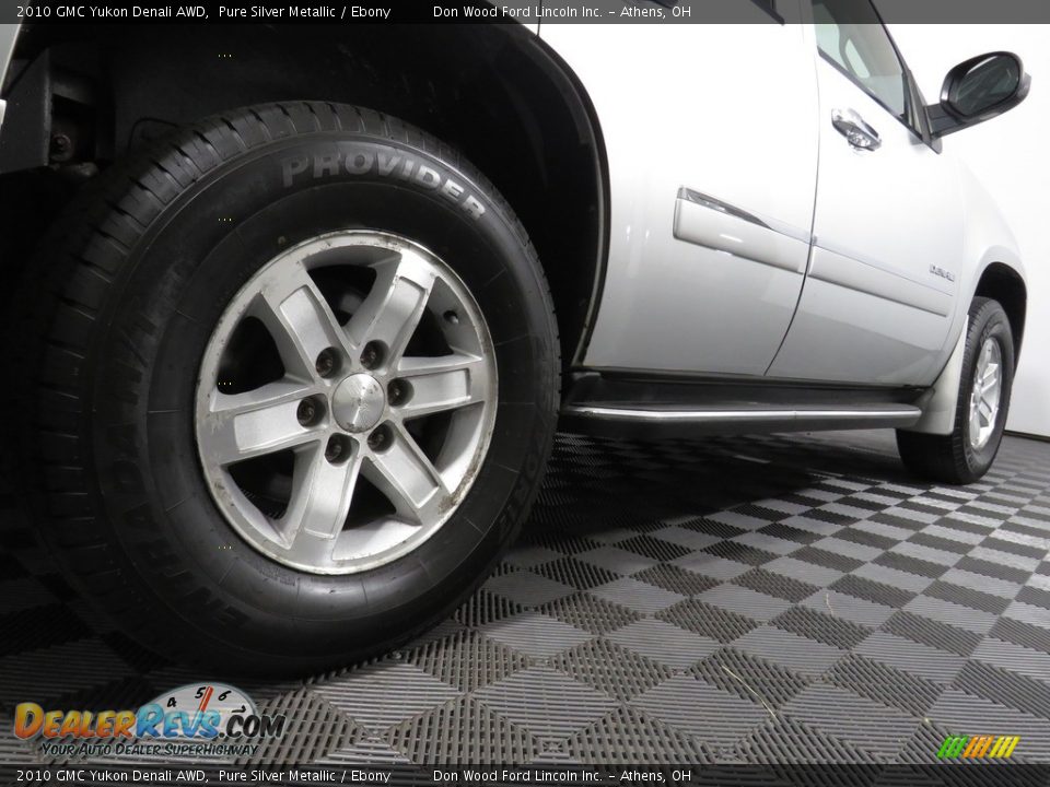 2010 GMC Yukon Denali AWD Pure Silver Metallic / Ebony Photo #17