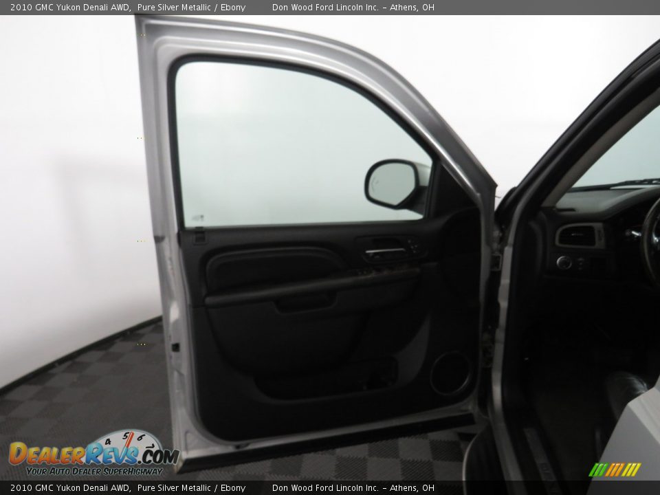 2010 GMC Yukon Denali AWD Pure Silver Metallic / Ebony Photo #18