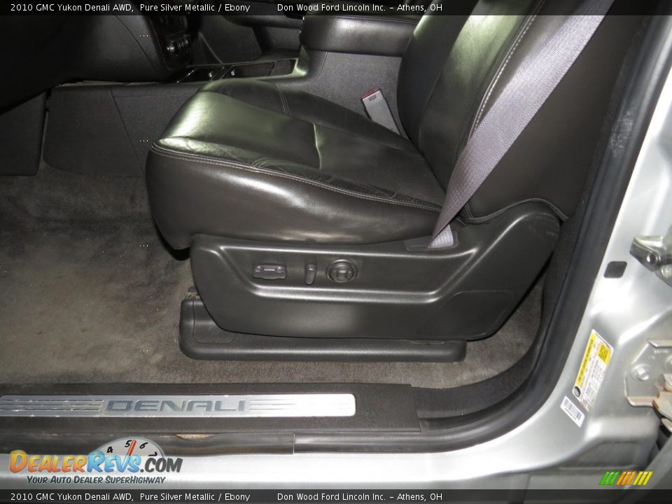 2010 GMC Yukon Denali AWD Pure Silver Metallic / Ebony Photo #19