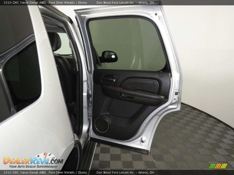 2010 GMC Yukon Denali AWD Pure Silver Metallic / Ebony Photo #27