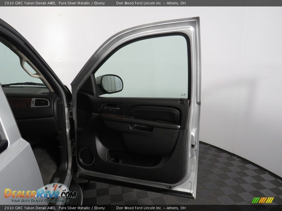 2010 GMC Yukon Denali AWD Pure Silver Metallic / Ebony Photo #29