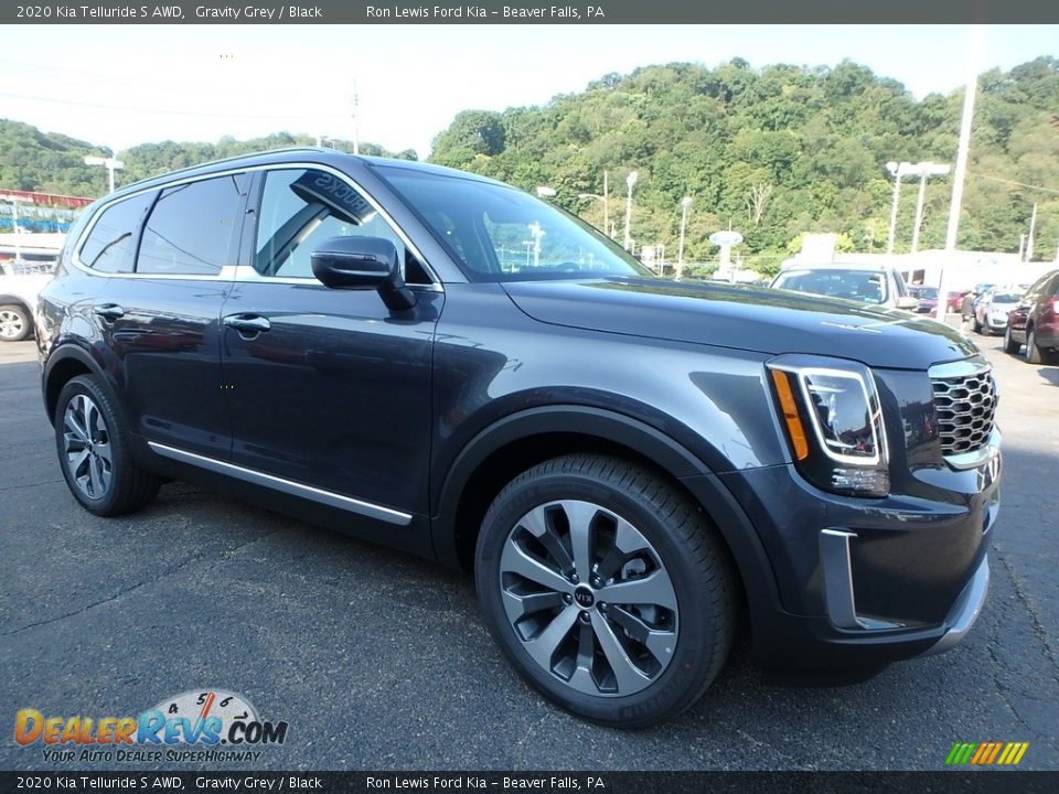 Front 3/4 View of 2020 Kia Telluride S AWD Photo #9