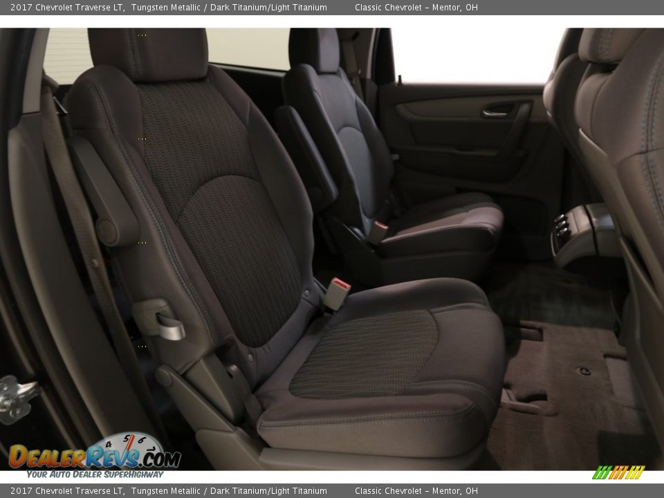 2017 Chevrolet Traverse LT Tungsten Metallic / Dark Titanium/Light Titanium Photo #17