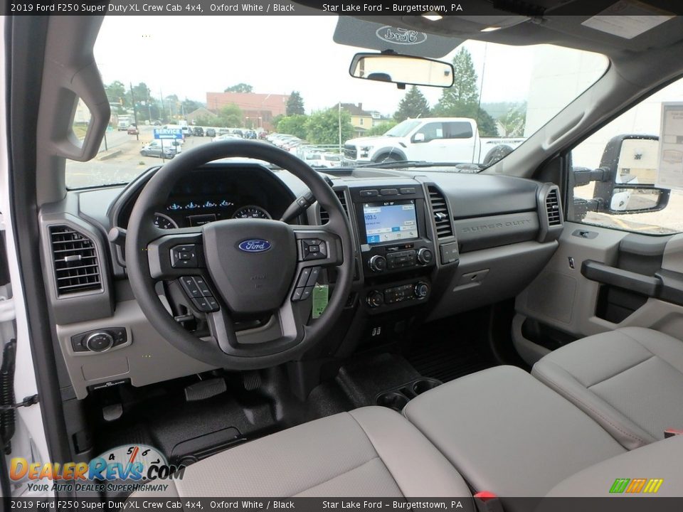 2019 Ford F250 Super Duty XL Crew Cab 4x4 Oxford White / Black Photo #12