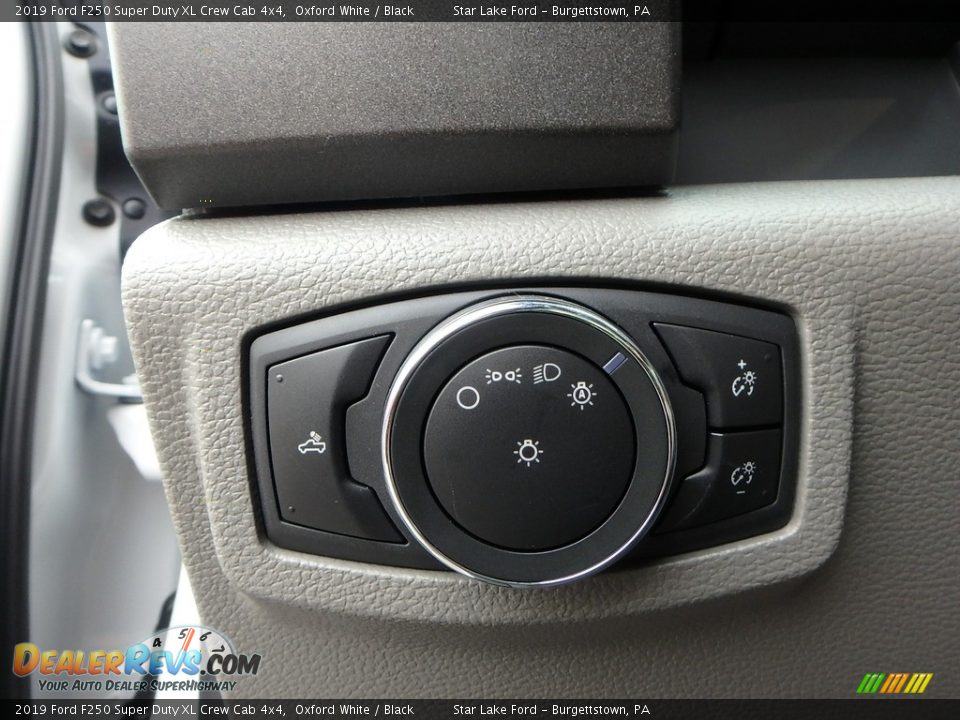 2019 Ford F250 Super Duty XL Crew Cab 4x4 Oxford White / Black Photo #14