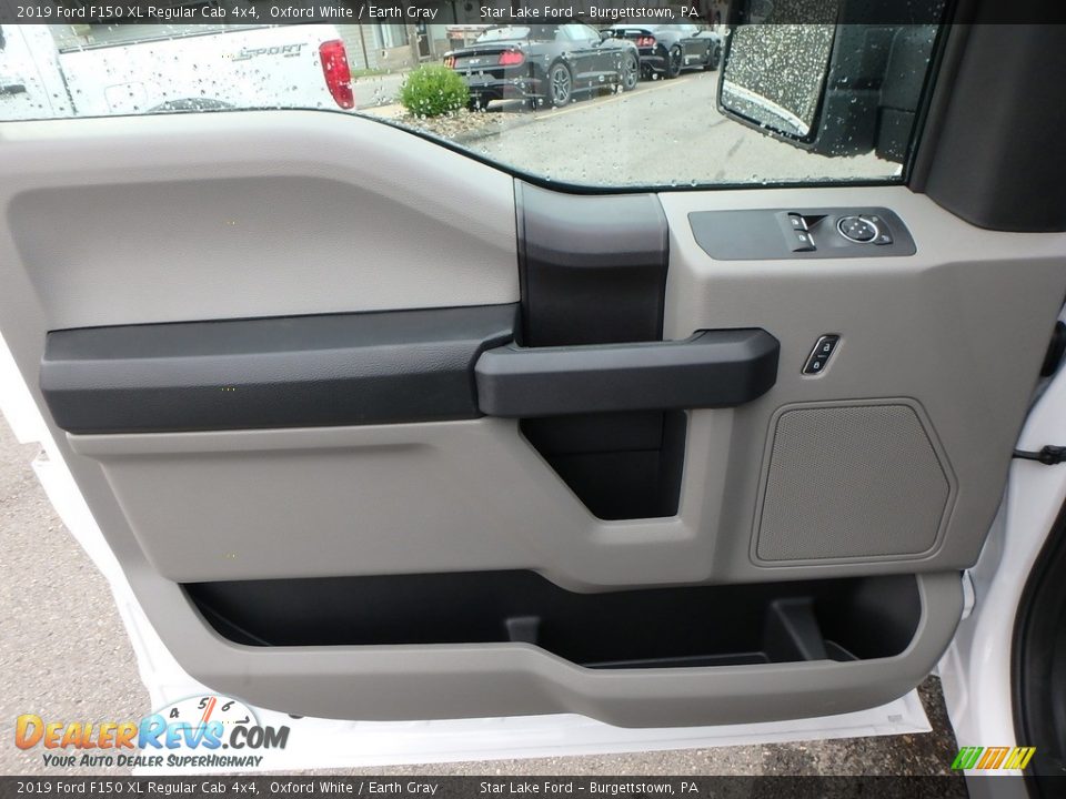 Door Panel of 2019 Ford F150 XL Regular Cab 4x4 Photo #13