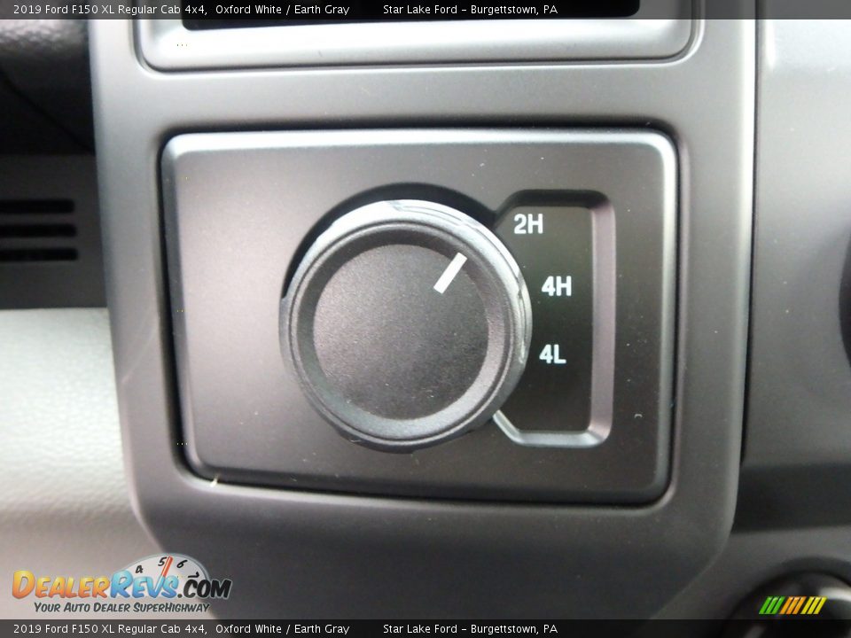 Controls of 2019 Ford F150 XL Regular Cab 4x4 Photo #17