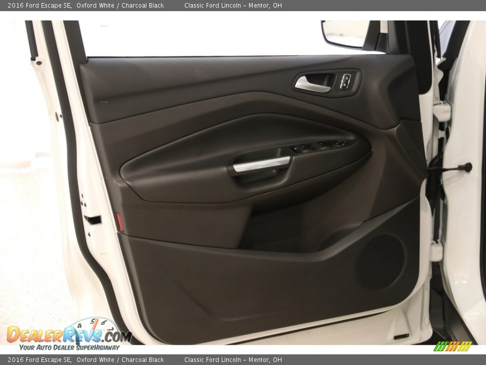2016 Ford Escape SE Oxford White / Charcoal Black Photo #4