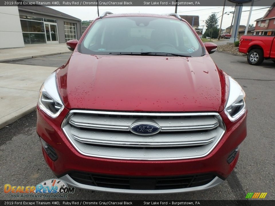 2019 Ford Escape Titanium 4WD Ruby Red / Chromite Gray/Charcoal Black Photo #2