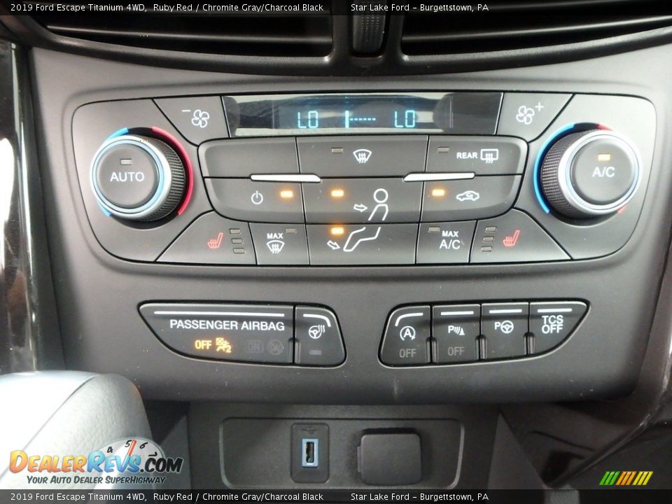 2019 Ford Escape Titanium 4WD Ruby Red / Chromite Gray/Charcoal Black Photo #18