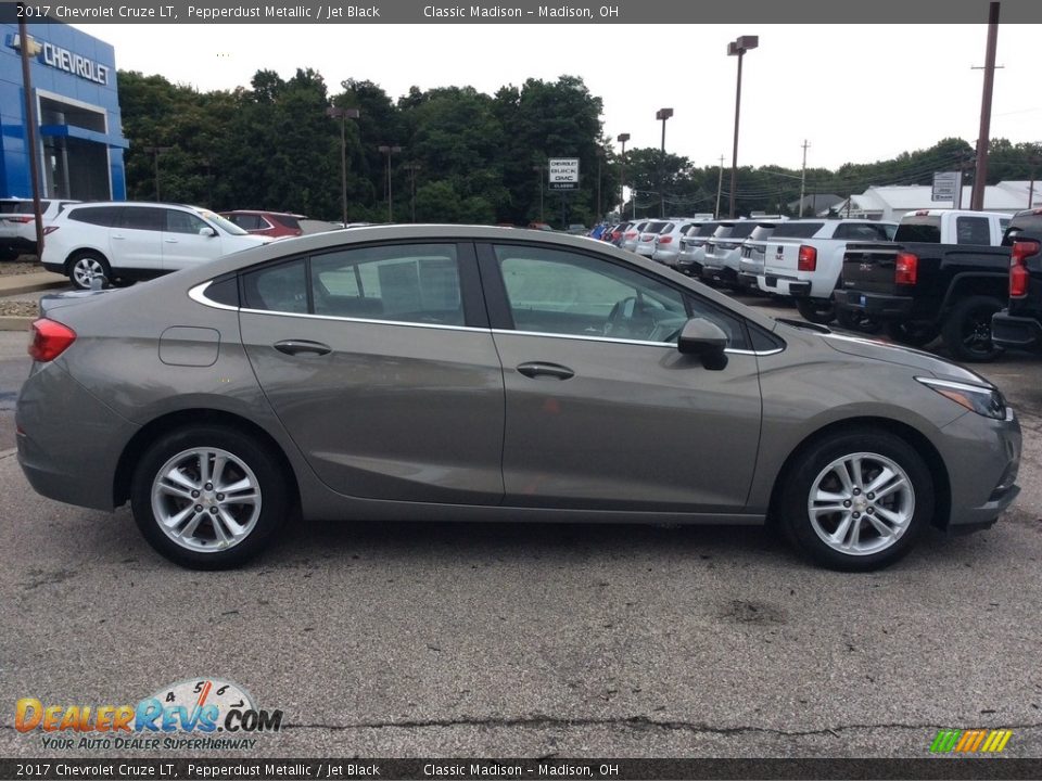 2017 Chevrolet Cruze LT Pepperdust Metallic / Jet Black Photo #10